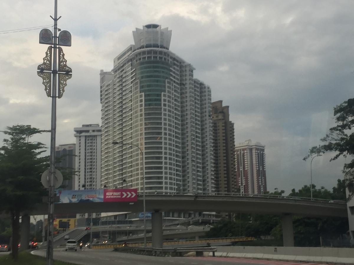 Regalia Suites By Ihost Kuala Lumpur Bagian luar foto