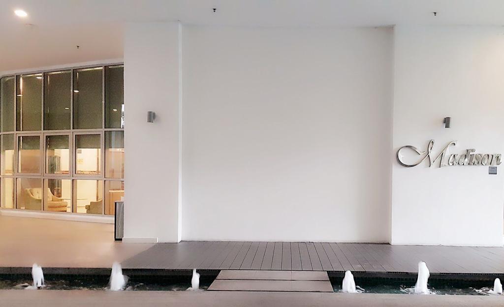 Regalia Suites By Ihost Kuala Lumpur Bagian luar foto